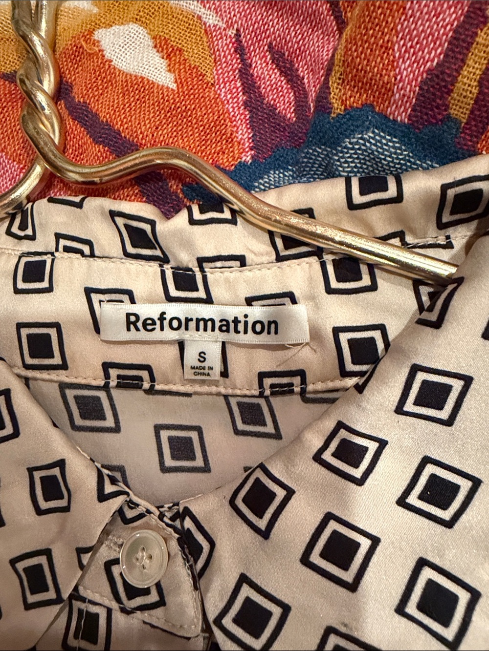 REFORMATION Sky Button down Silk blouse in Geometric Bernini pattern - Picture 3 of 16